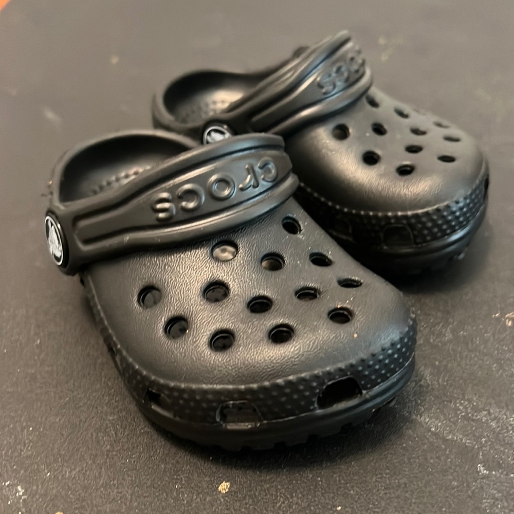 Black Crocs